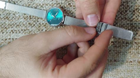 how to adjust a watch band